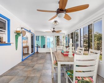 Tropical Paradise! Gorgeous 3/3 Pool Home! - Saint James City - Comedor