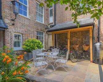 Luxury 1 Bedroom Serviced Apartment in Dunstable - Dunstable - Patio