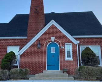 Charming 4-bedroom cottage with WiFi, AC in brilliant Munfordville - Munfordville - Building