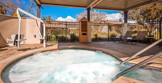 西方最佳花園酒店 - 聖塔羅沙 - 聖羅莎 - 游泳池