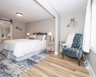 Charming 3-bedroom, 2 bathroom house with outdoor space in Winona - Winona - Bedroom