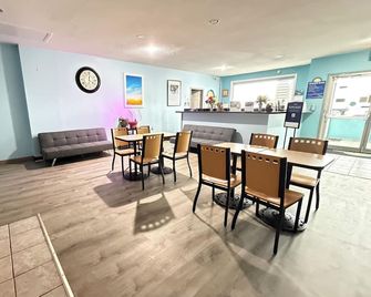 Days Inn by Wyndham Seymour - Seymour - Ресторан