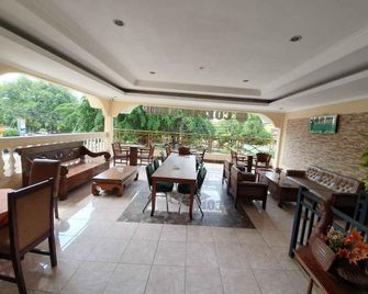 Mahadria Hotel Serang By Tripletree - Serang City - Ristorante