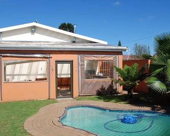 D & H Guesthouse Graskop Apt 9 - Graskop - Pool