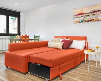 Modern Barcelona apartment next to the Metro - Barcelona - Sala de estar