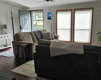 Home in Harpers Ferry - Harpers Ferry - Living room