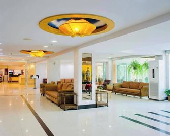 Convenient Grand Plus Hotel Suvarnabhumi - Bangkok - Lobby