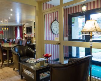 The Originals City, Le Cottage Hôtel, Bruay-la-Buissière - Bruay-la-Buissière - Lobby