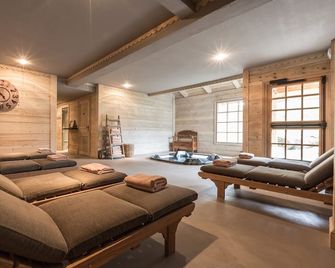 Le Cerf Amoureux Hotel - Sallanches - Wohnzimmer