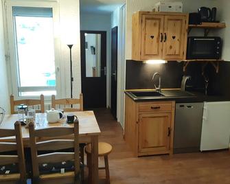 Charming 1-Bedroom Apt at Ski Slopes - Sleeps 4, Central Location - Les Deux-Alpes - Cocina