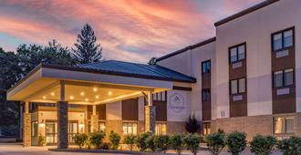 The Cranberry Ascend Hotel Collection - Cheat Lake