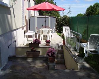 Apartment In Individual House - Breuillet - Patio