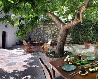 Anfora Otel & Sarap Evi - Altinoluk - Terasa