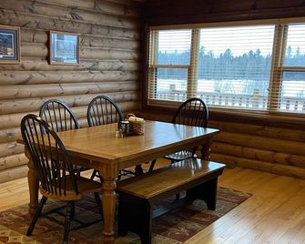Beautiful Lake House On Atv/Utv/Snow Trails! Your Northwoods Adventure Awaits! - Mercer - Comedor