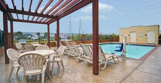 Galveston Inn & Suites Hotel - גאלבסטון - בריכה