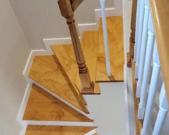 Walk to Acrisure & Pnc Stadiums from Cozy 1br. Apartment in Excellent Pittsburgh - 피츠버그 - 계단