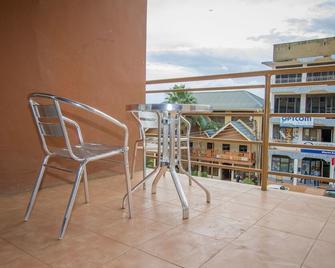 Pel'Arps Hotel & Apartments - Mbarara - Balcón