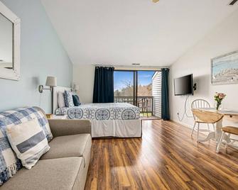 Beautiful Bay View Couples Retreat at The Shores 5586 - Traverse City - Bedroom