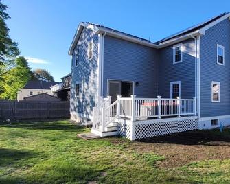 New 5B3B Single Family with Central AC - Arlington - Building