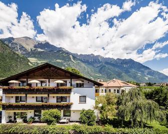 New, Comfortable, Cozy, Apartment In The Hiking And Biking Paradise Meraner Land - Parcines - Edificio