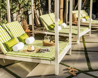 Communal Pool + Hot Tub | Dining + Spas + Joshua Tree | The Wesley by AvantStay - Palm Springs - Binnenhof