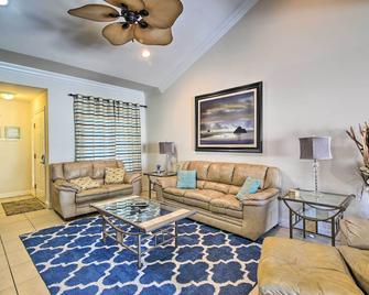 South Padre Island Condo with Pool Access and Balcony! - South Padre Island - Living room