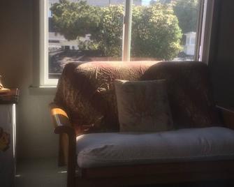 East Beach Great Studio - Santa Barbara - Living room