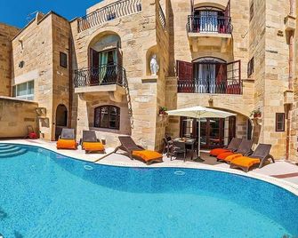 Ta' Majsi Holiday Home - Xlendi - Piscina