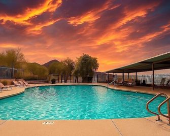 Pool And Hot Tub Access Home in North Ph - Anthem - Pool