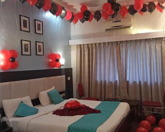 Hotel Royal Park - 羅納瓦拉 - 臥室