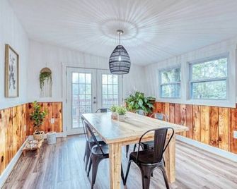 Jax Mountain Getaway MovieRoom Hot Tub yard games - Stanley - Dining room