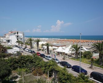 Palazzo Novecento - Margherita di Savoia - Vista esterna