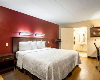Red Roof Inn Plus+ St. Louis - Forest Park / Hampton Ave. - סנט לואיס - חדר שינה