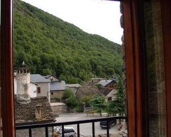 Hostal Pirineos Sarvisé - Sarvisé - Balcony