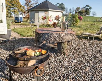 Dunroamin Lodges - Stirling - Patio