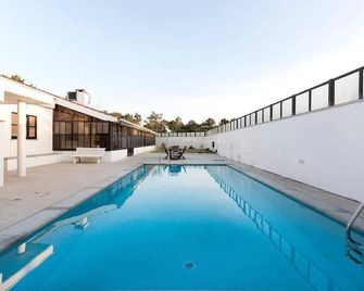 4 bedroom Luxury Villa - riverside & beachside - Esposende - Pool