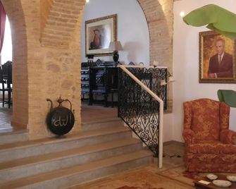 Casa de Estoi - Фару - Сходи