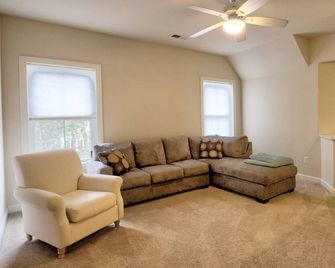 38815 Cedar Waxwing Ln, Bay Forest, Ocean View - Ocean View - Sala de estar