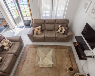 3BR House - Parking - Pool - 15 min walk to Beach - Mogán - Living room