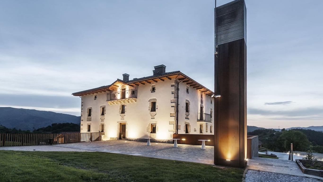 Palacio de Yrisarri by IrriSarri Land