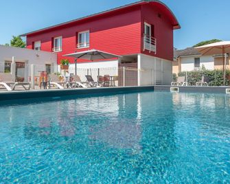 Comfort Aparthotel Nantes La Beaujoire - Nantes - Piscină