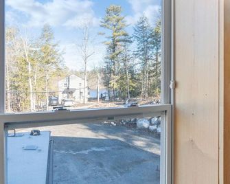 Little Sebago Lake Home with Boat Slip - Gray - Balcony
