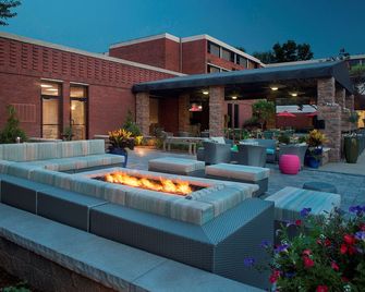 DoubleTree by Hilton Akron Fairlawn - אקרון - פטיו