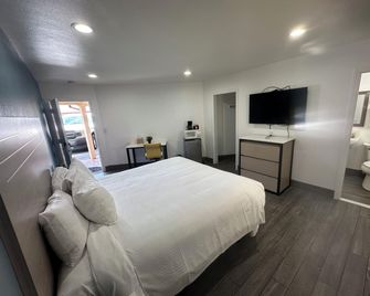 Town and Country Inn - Santa Barbara