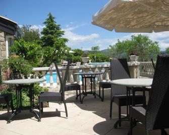 Logis Hotel Le Vieil Amandier - Trigance