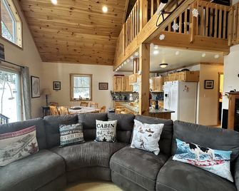 High Peaks Hideaway - minutes from Whiteface Mt! - Jay - Salon
