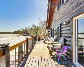 Lakefront Park Rapids Cabin w/ Decks & Boat Dock! - Park Rapids - Balcony