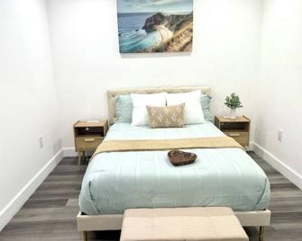 Coastal Haven Casita pvt suite pet friendly - Pinellas Park - Bedroom