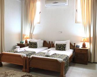 Coconut Grove Beach Resort - Elmina - Bedroom