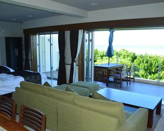 Arimabaru Beach Resort - Motobu - Wohnzimmer